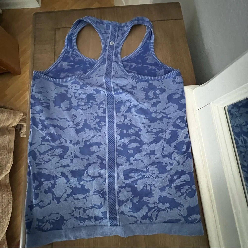 Lululemon Swiftly Tech Racerback Tank Top size 10 - Picture 2 of 3